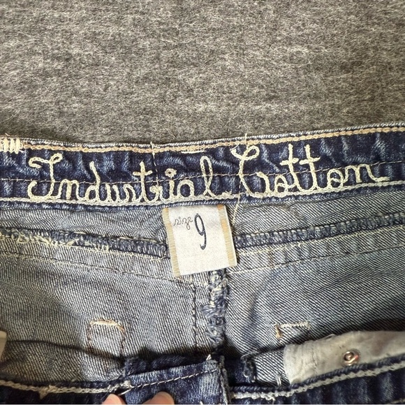 Trendy Cut Off Shorts- Industrial Cotton - Picture 4 of 6